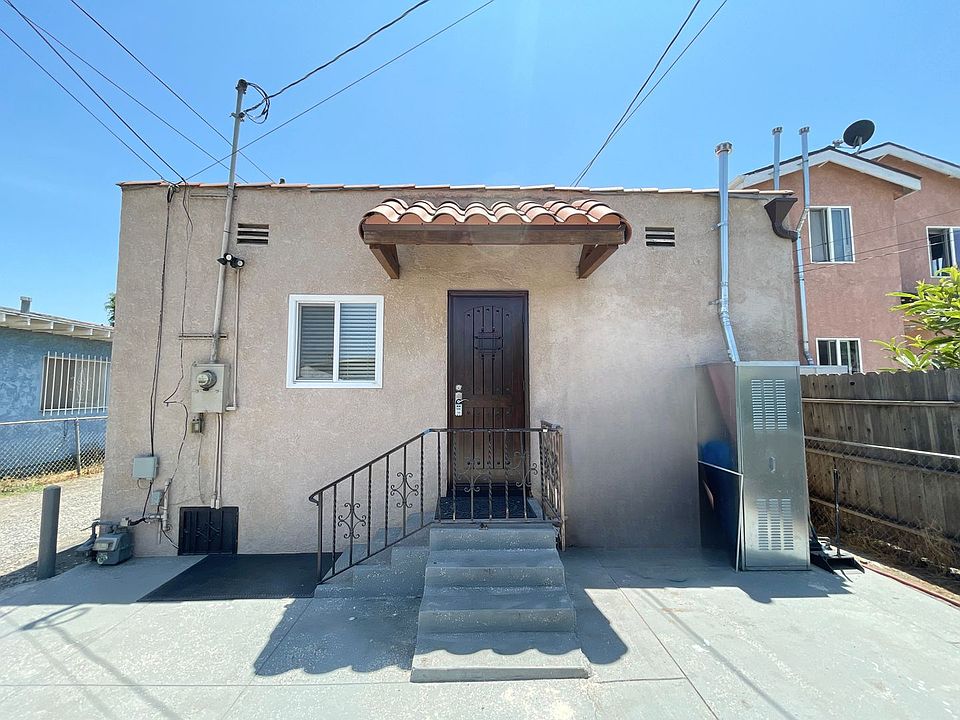 1st image of 141 W 83rd St #143