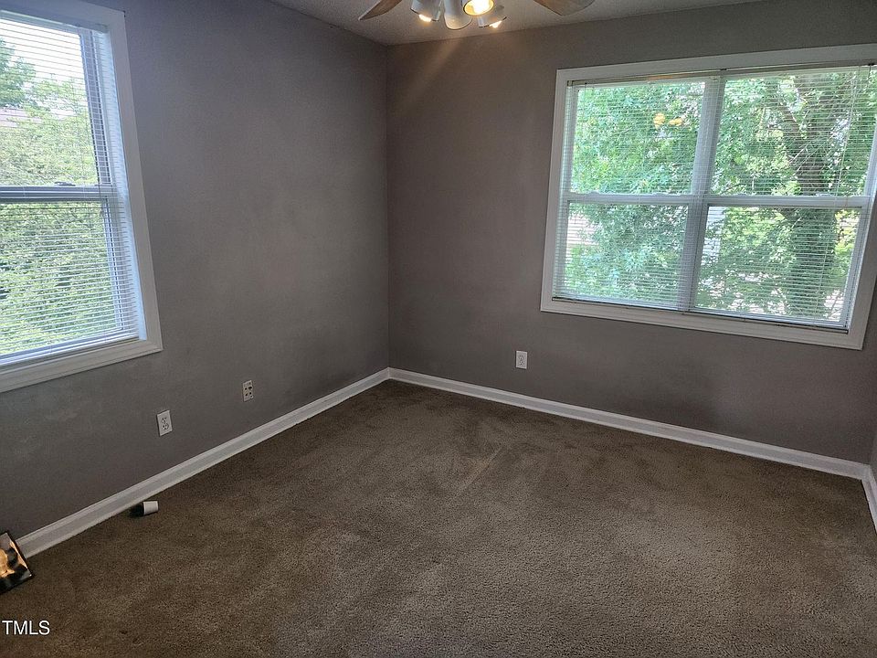 2nd image of 1110-302 Carlton Ave Room D