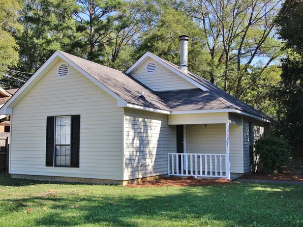 102 Cedar Ct, Wetumpka, AL 36092