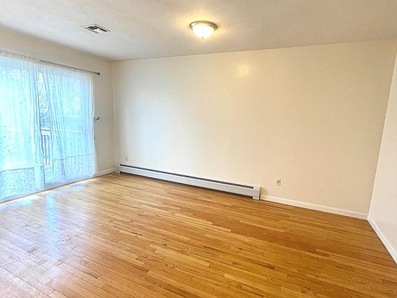 3rd image of 1321 Rockland Ave #2F