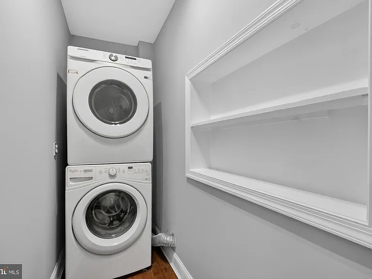 2319 E Somerset St — Photo 10