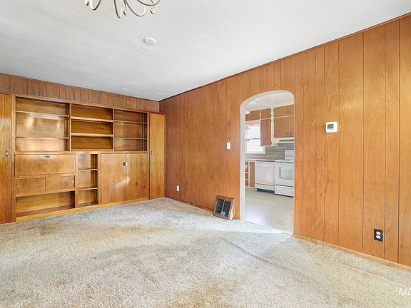 4th image of 320 Locust St