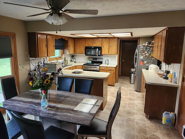 2707 Nottingham Dr — Photo 4