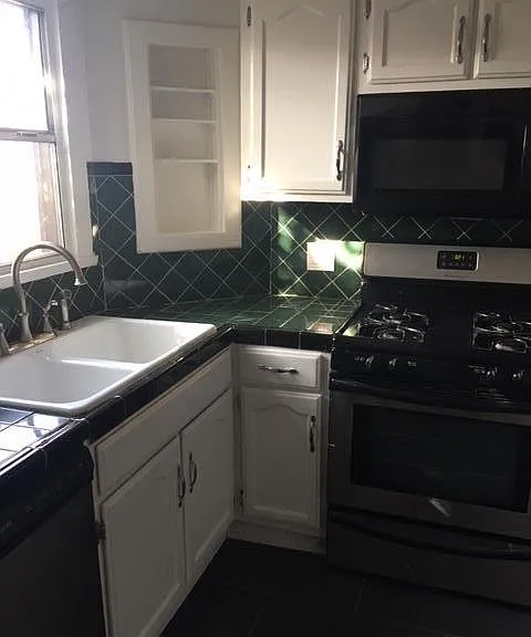 5216 De Longpre Ave #5222 — Photo 16
