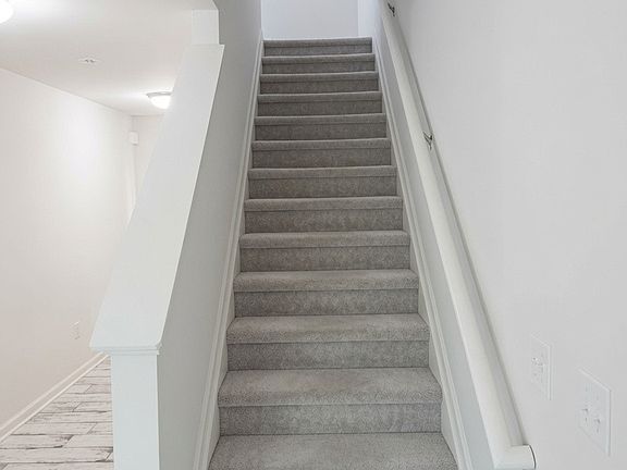 5th image of 22 Oxford Ln