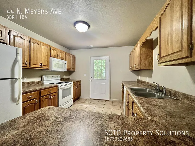 44 N Meyers Ave — Photo 8