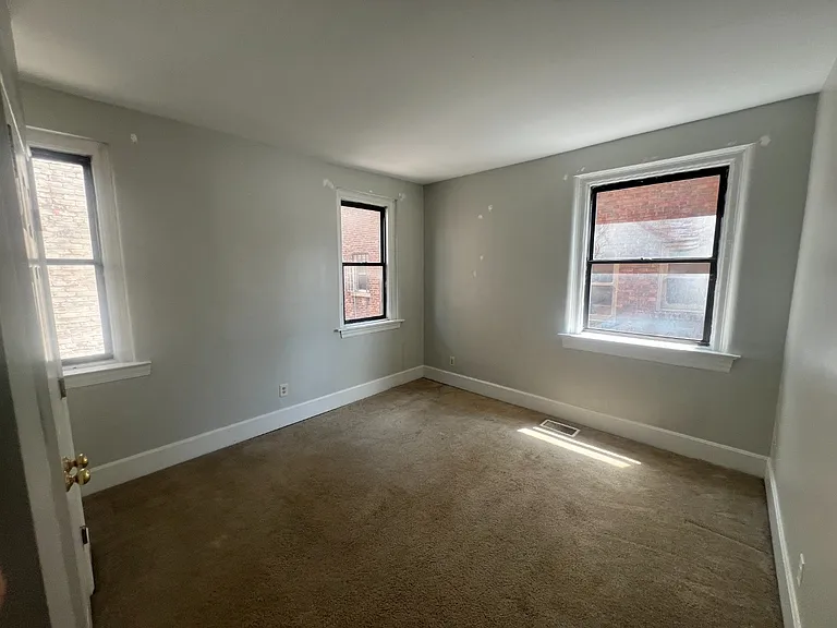 211 W 9th St #2 — Photo 6