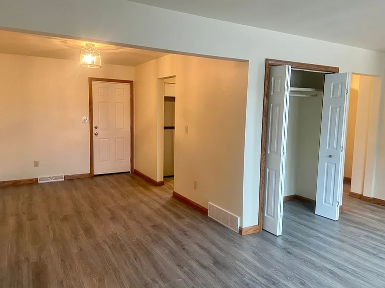 2904-2910 Tamarack Dr — Photo 7