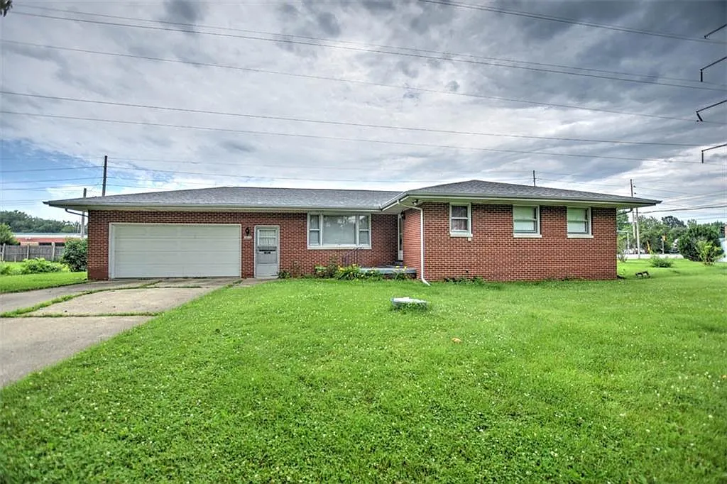3828 N East Court Dr photo 1
