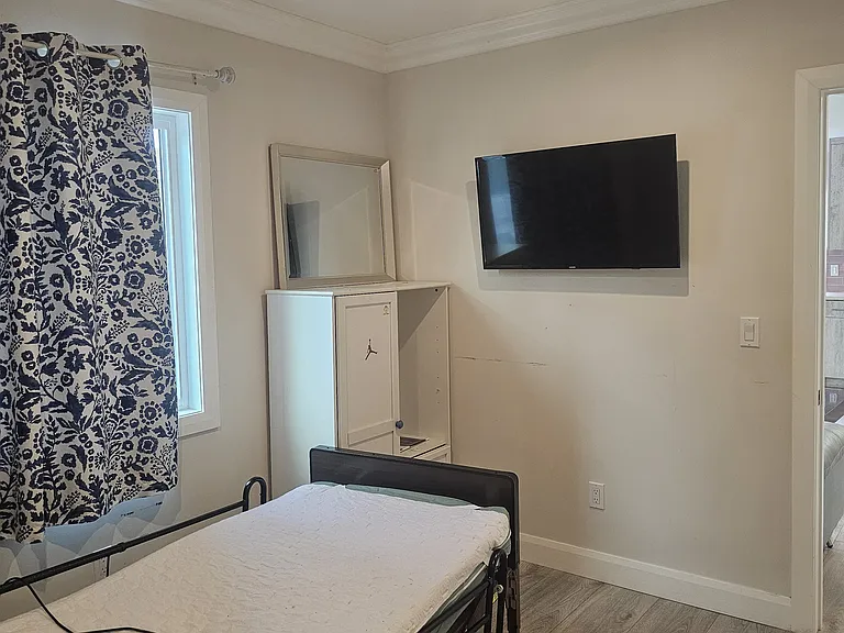 827 N Glendale Ave — Photo 2