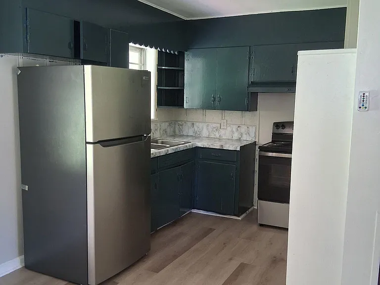 205 W Crestview Dr — Photo 8
