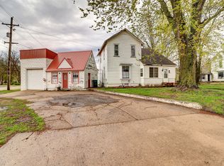 303 S Main St, Tampico, IL 61283