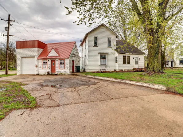 303 S Main St, Tampico, IL 61283