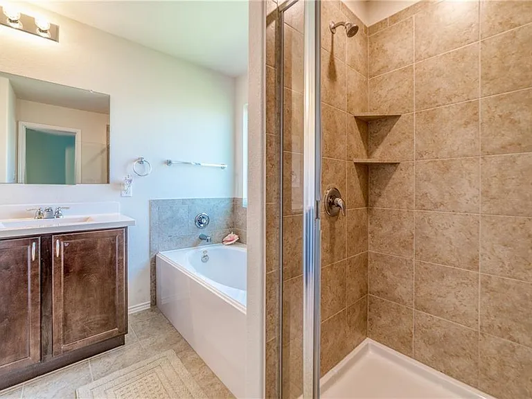 2100 Littleton Dr — Photo 23