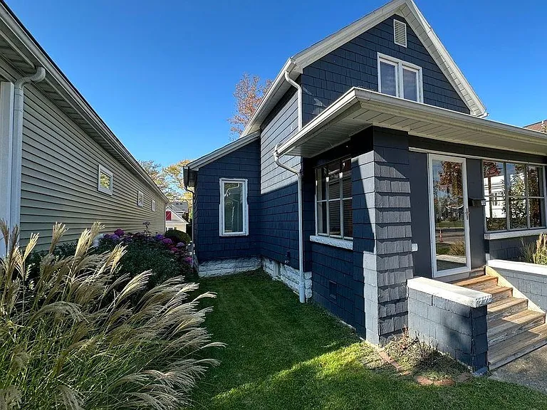 706 Main St — Photo 2