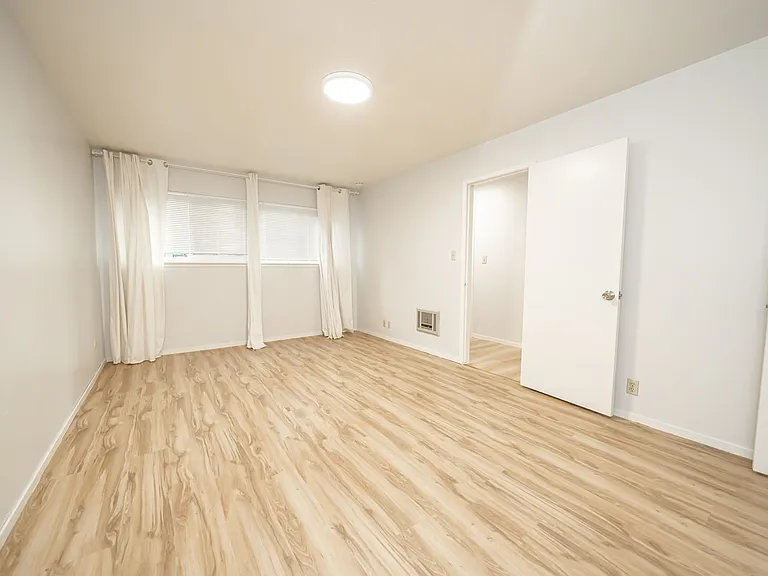 650 Vernon Street — Photo 8