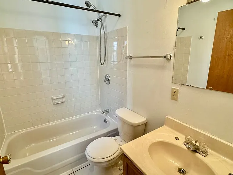415 Ballard St — Photo 9