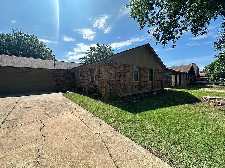 312 S Avery Dr — Photo 3