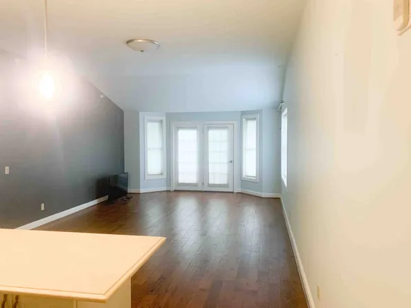 24 Myers Farm Ln #24, Greenfield, MA 01301