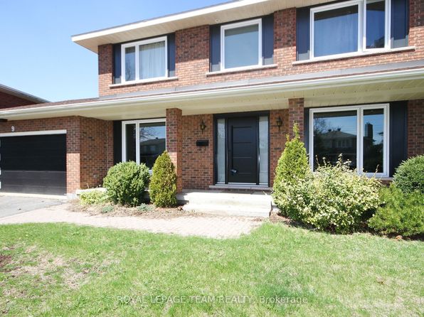 9 Strathearn Ct, Ottawa, ON K2G 4L7
