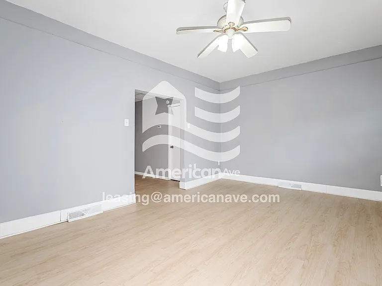 978204_003_living_room_13725343.jpg