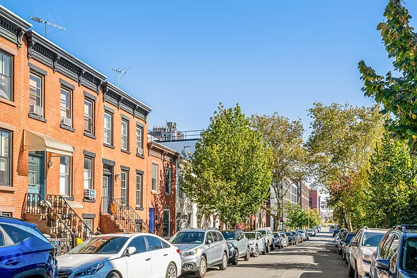 Sold by Sotheby's International Realty | media 23