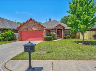 1009 Oak Creek Dr, Moore, OK 73160