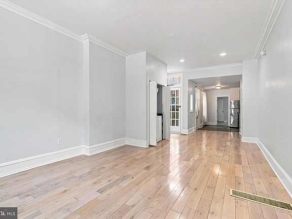 5th image of 3713 Lancaster Ave