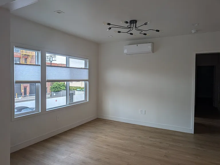 1127 1/2 Lodi Pl — Photo 12