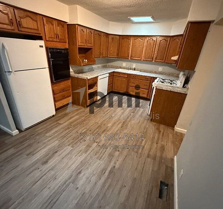 1st image of 300 N Ellis Rd