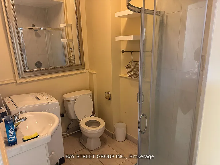 189 Dundas St W #2 — Photo 9