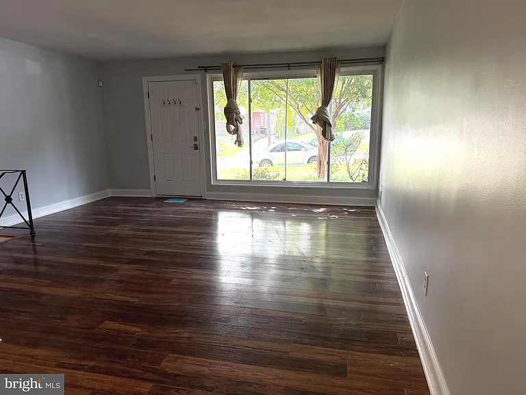 98 S Iris St — Photo 6