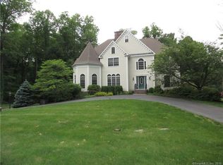 8 Jacobs Ln, Bethel, CT 06801