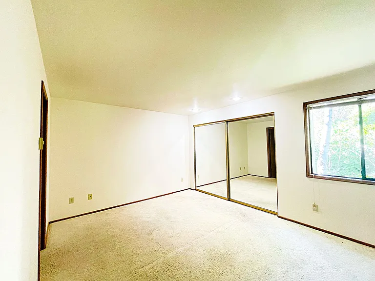 9910 NE 119th St #202 — Photo 7