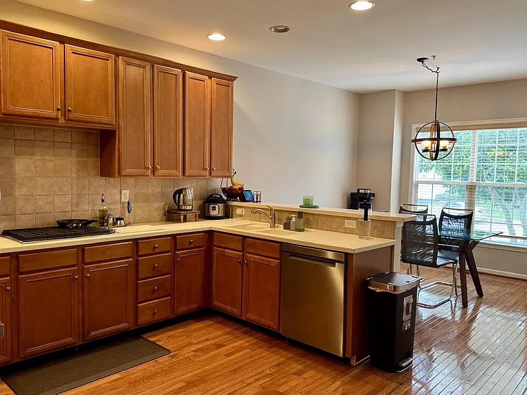 240 Torrey Pine Ct — Photo 13