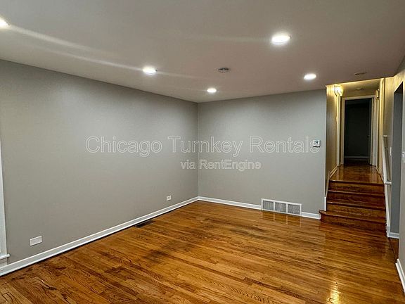 3rd image of 1127 E 159th Pl