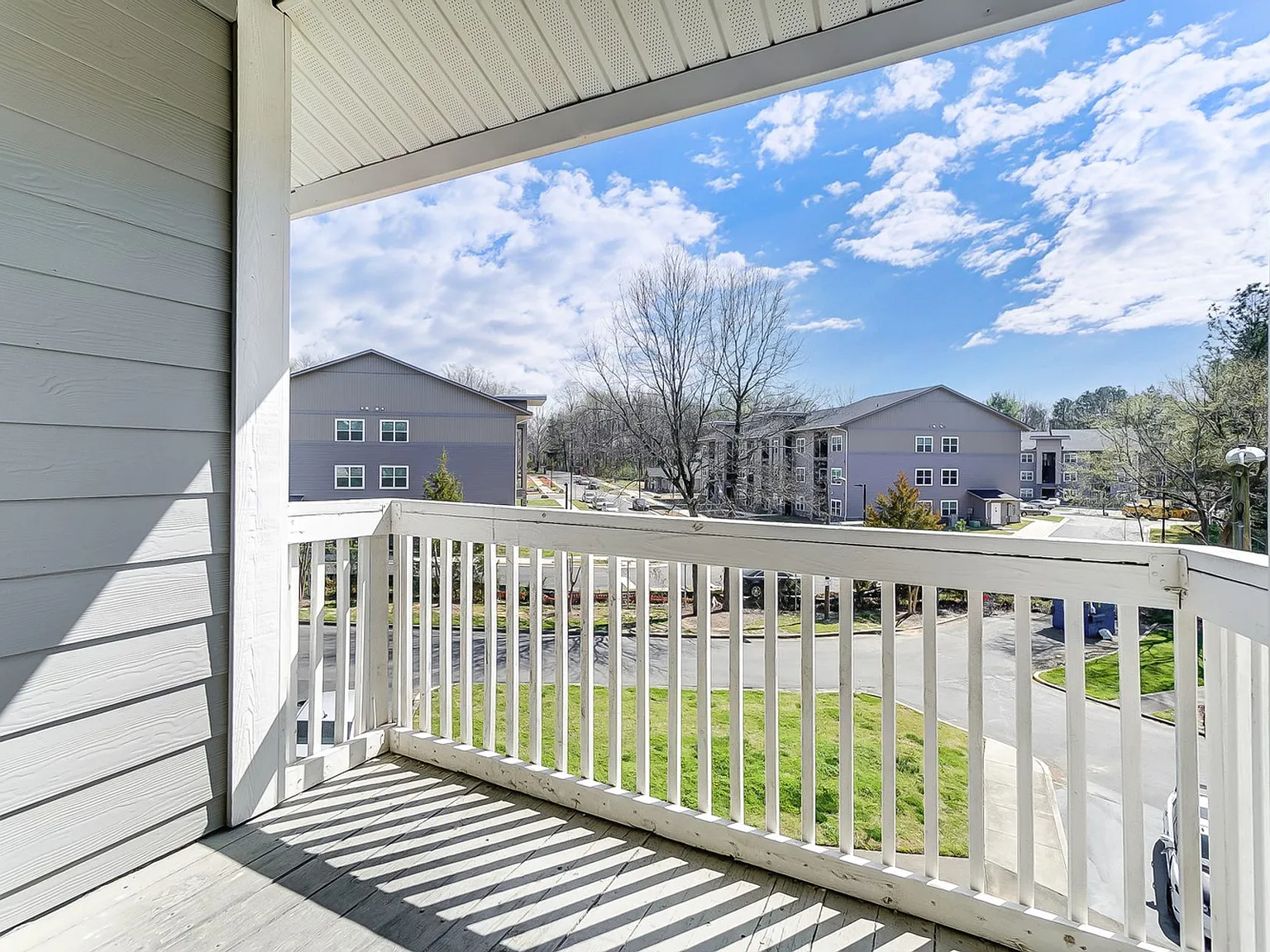 Modern Apartments Minutes from Plaza Midwood in Gated Community with Renovated Units Available — Photo 4
