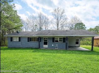 11 Center St, Bay Springs, MS 39422