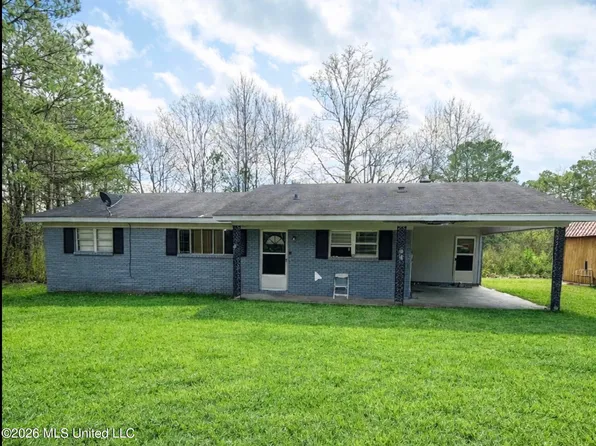 11 Center St, Bay Springs, MS 39422