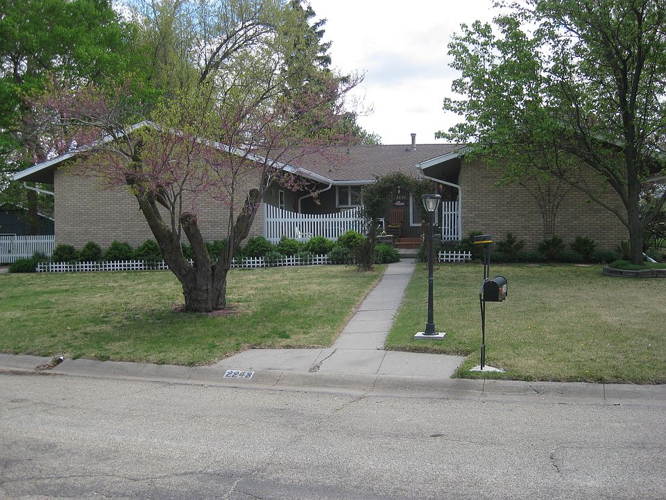 1st image of 2243 Eisenhower Dr