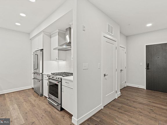 2nd image of 625 Slaters Ln #301W
