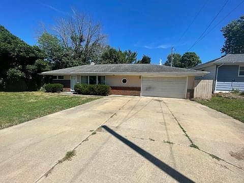 2nd image of 2552 E Wilshire Rd