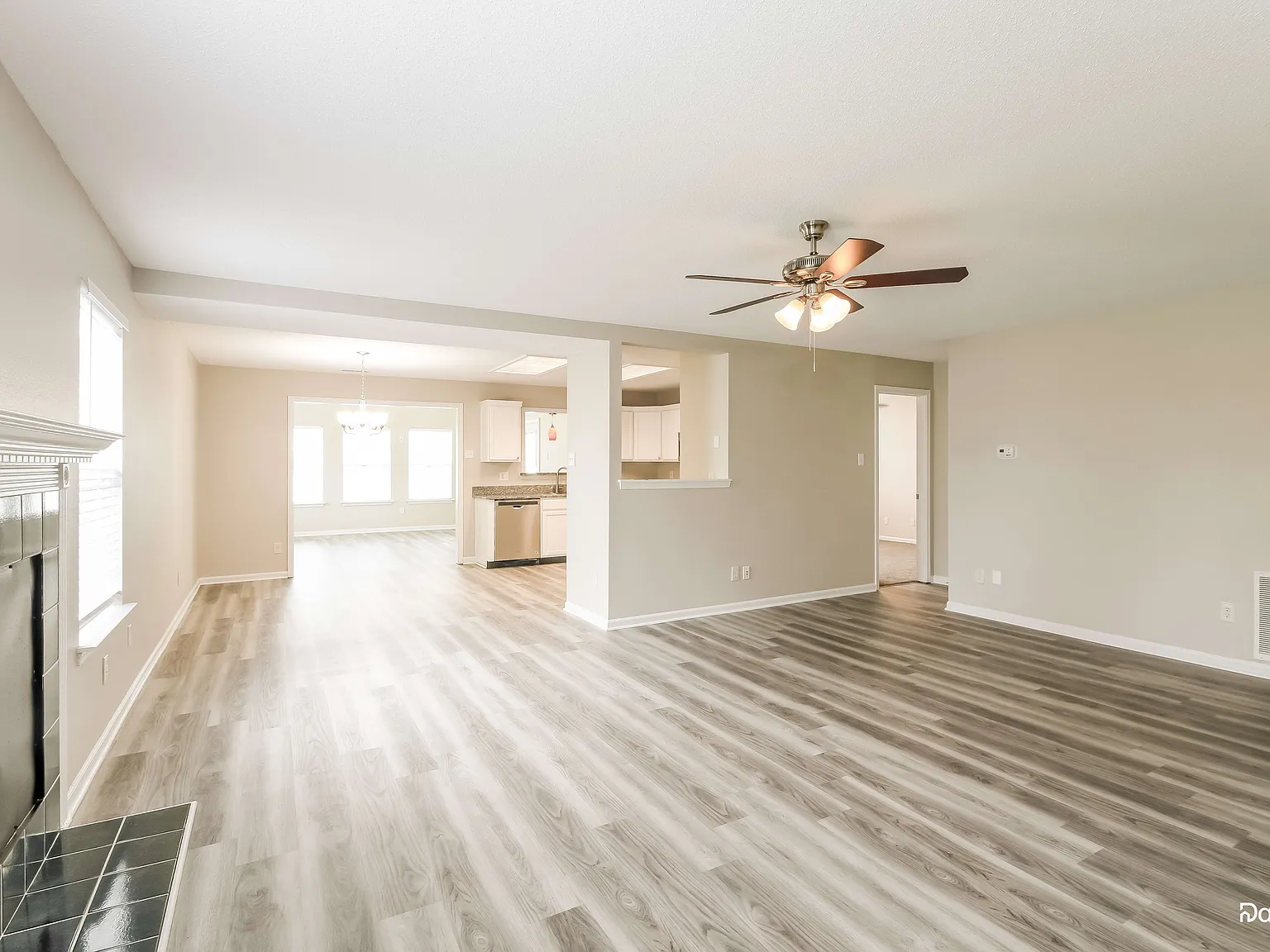 3 bed, 2.0 bath, 1760 sqft, $2,110 — Photo 4