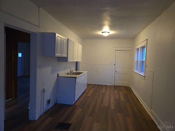 5th image of 2220 Fernwood St