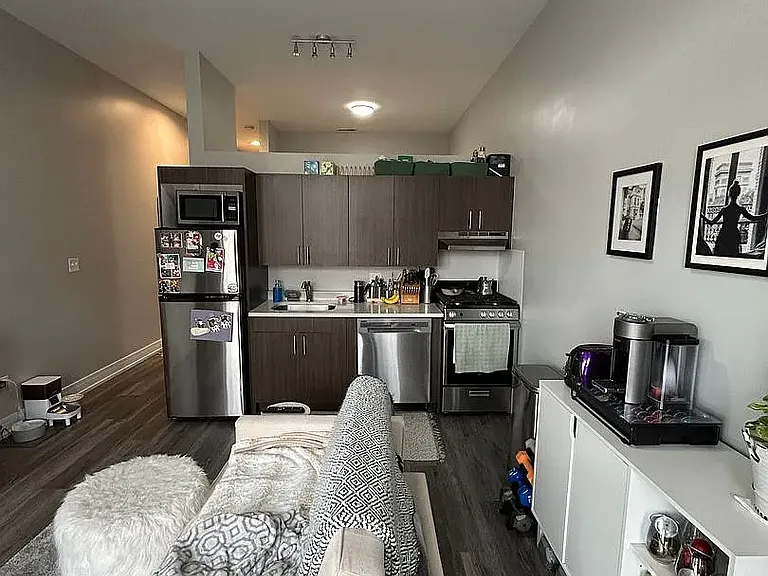 3220 N Lincoln Ave #304 — Photo 2