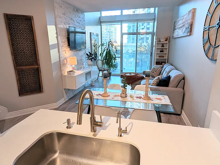 220 Burnhamthorpe Rd W #711 — Photo 12
