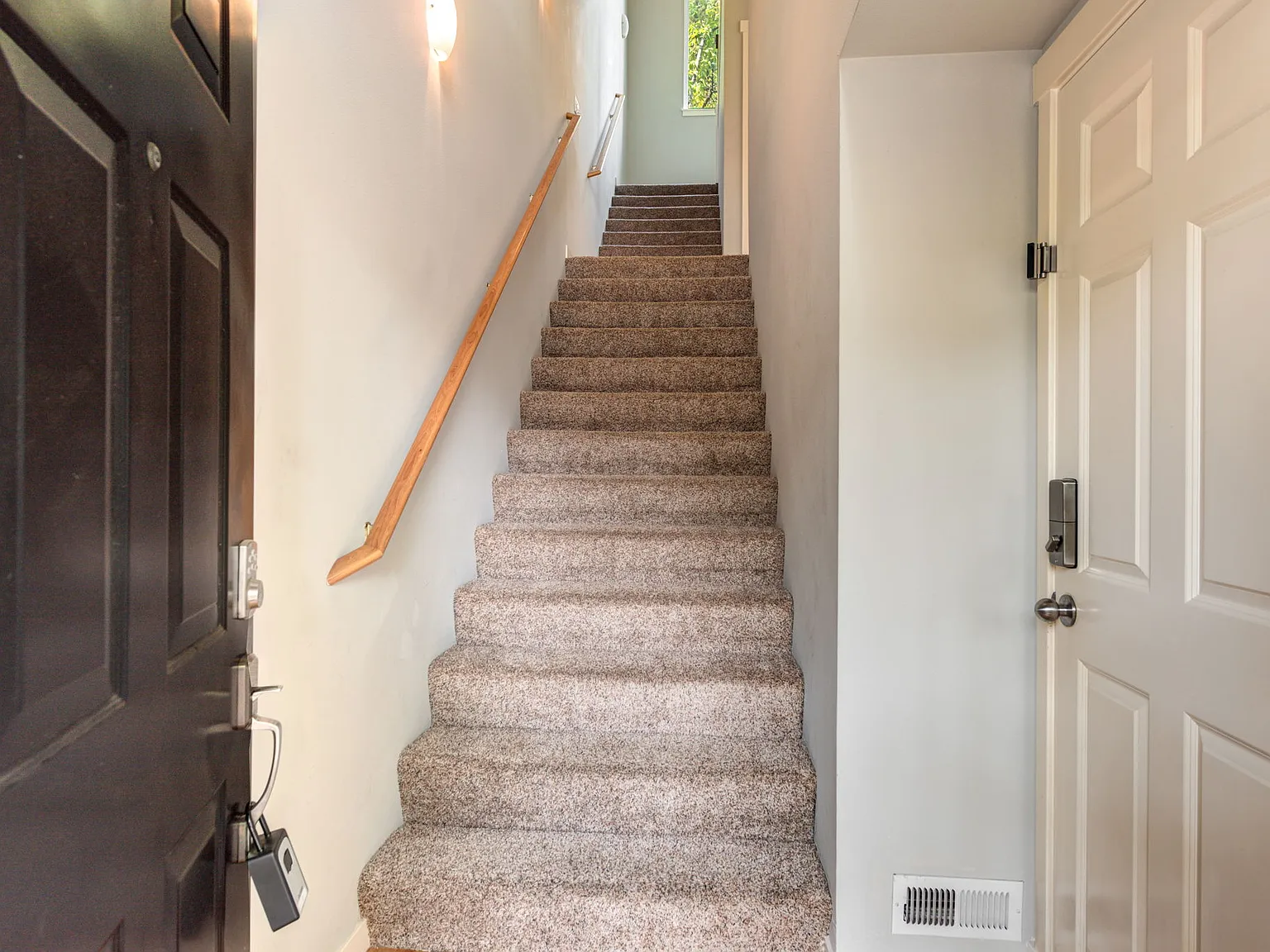 2 bed, 2.5 bath, 1310 sqft, $3,400 — Photo 2