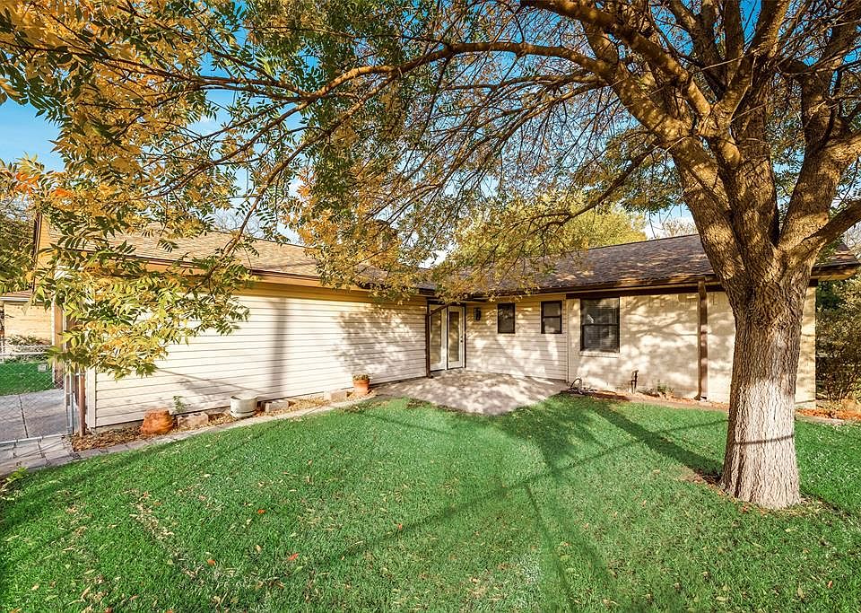 1st image of 205 S Bullock Dr