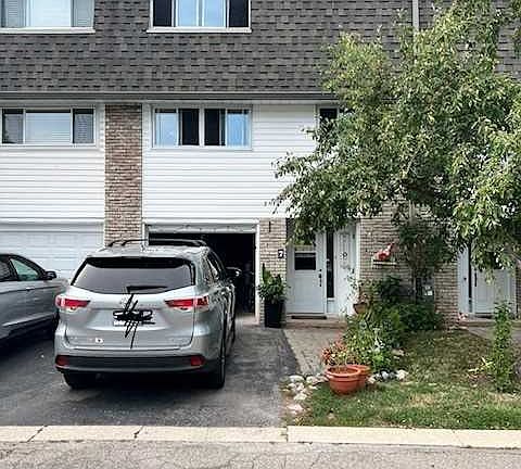 3rd image of 1270 Gainsborough Dr #7