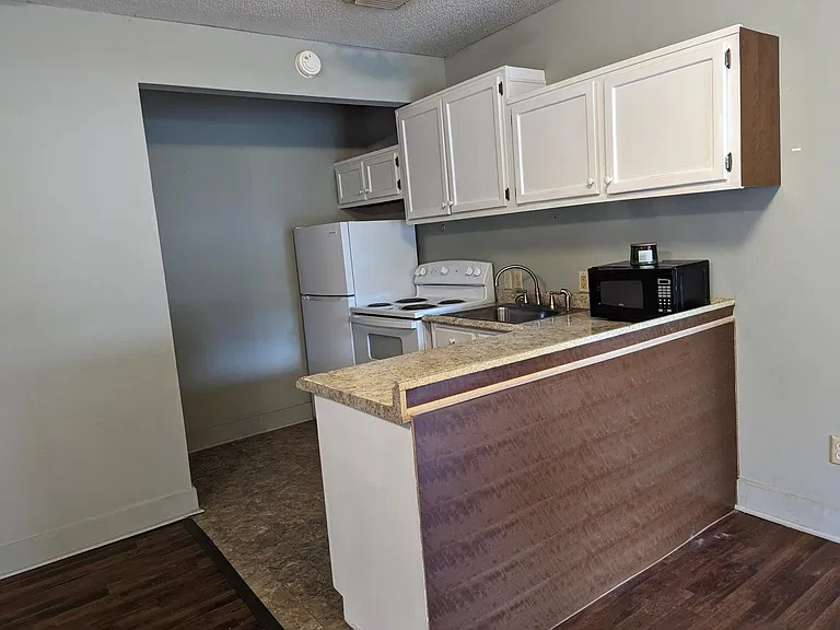 21 N Bolivar St — Photo 3
